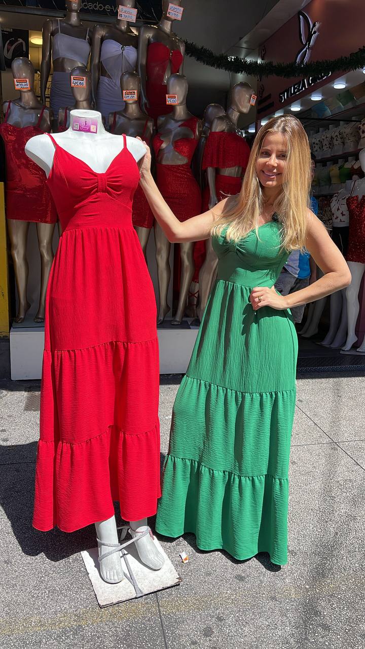 Áurea no Brás escolhendo fornecedores